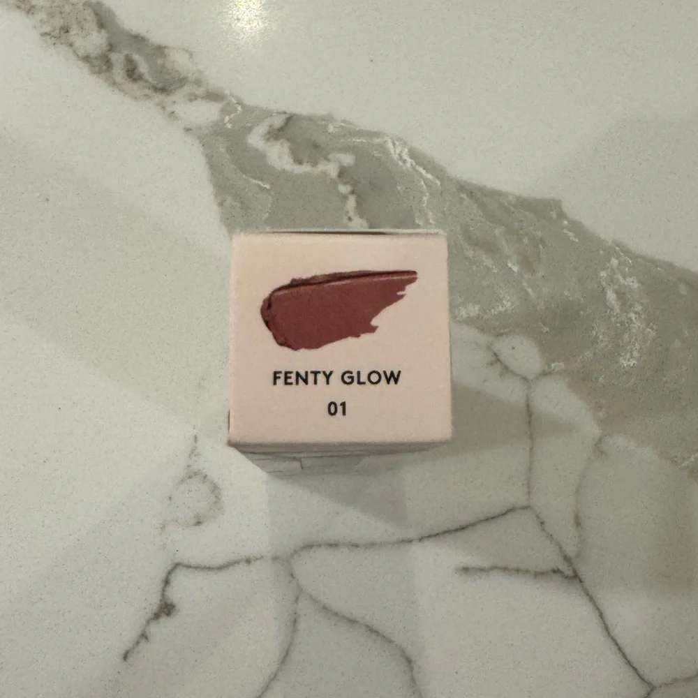 🌸5/$25🌸 Fenty Beauty gloss bomb universal lip luminizer in fenty glow
